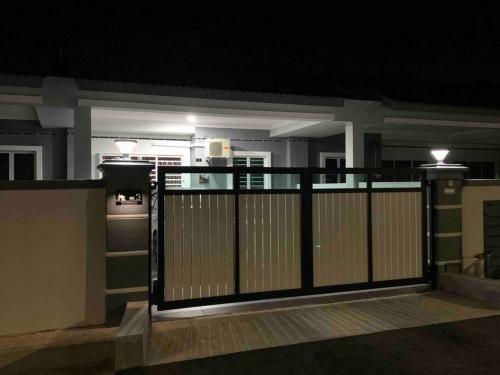 Cheerful 3 Bedroom With Free Parking