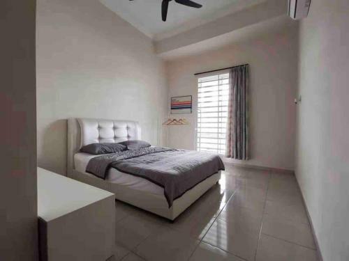 Cheerful 3 Bedroom With Free Parking