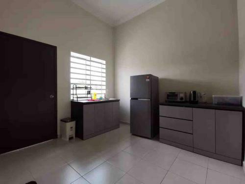 Cheerful 3 Bedroom With Free Parking