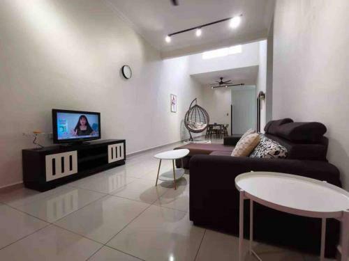 Cheerful 3 Bedroom With Free Parking