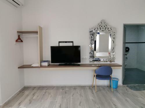 Melody Whole Or Suite Room