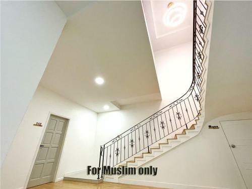 Alexis Villa (for Muslim Only)