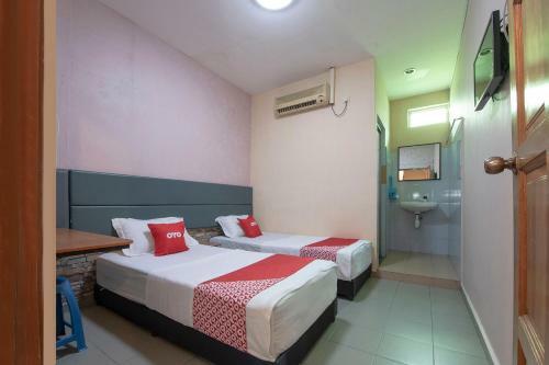 Spot On 90305 Hen Hen Hotel