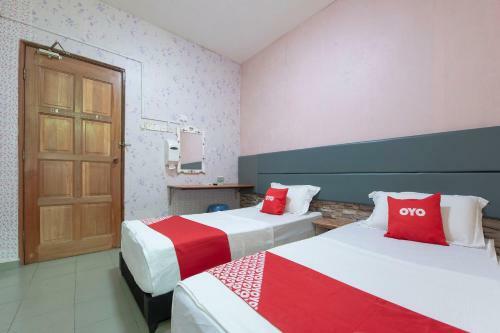 Spot On 90305 Hen Hen Hotel