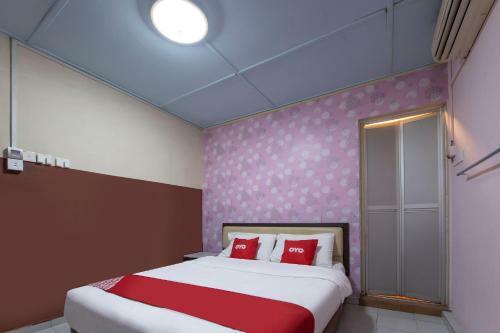 Spot On 90305 Hen Hen Hotel