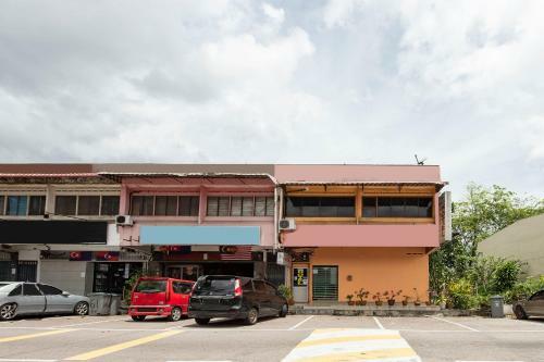 Spot On 90305 Hen Hen Hotel