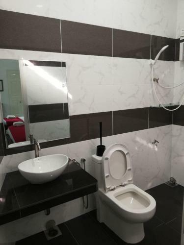 Roomstay Hj Esmon Parit Raja Uthm