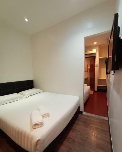 Hotel Zamburger Rose Mutiara Mas