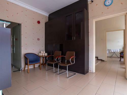 Oyo 89536 Hazris Hotel
