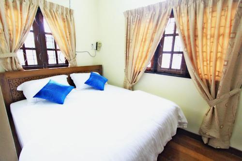 Gajah Villa 82