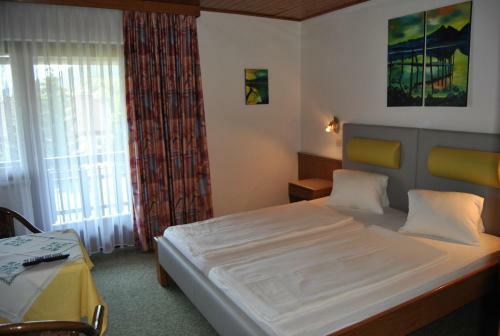 Hostal Hotel Garni G�stehaus Hutter