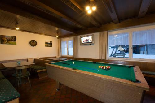 Hostal Gasthof Pension Hochlitten