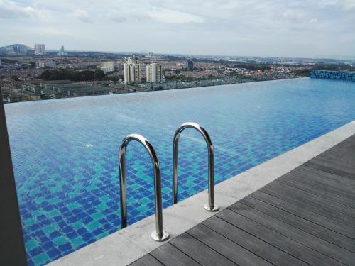 Damen Apartment Usj1