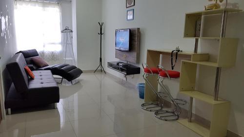 Damen Apartment Usj1