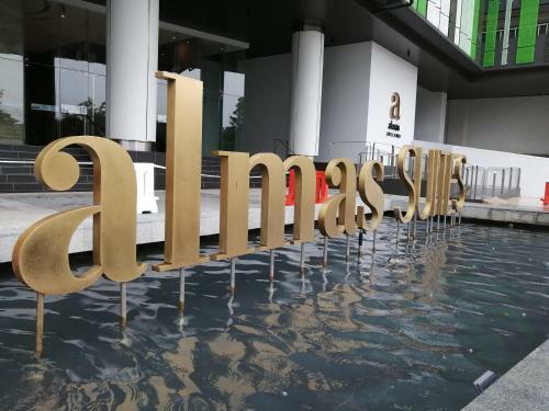 Apartamento Almas Suites Puteri Harbour