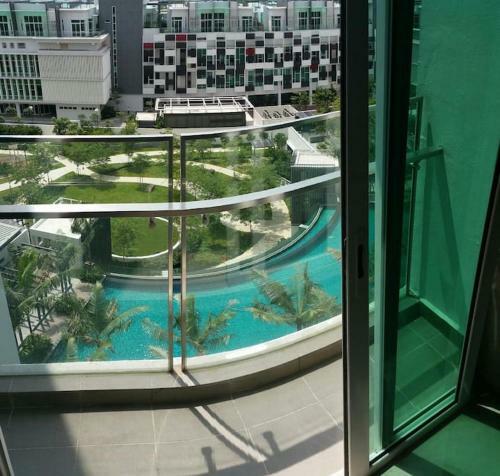 Apartamentos Hostahome Suites @1medini Residence Near Theme Park