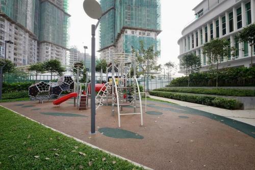 Apartamentos Hostahome Suites @1medini Residence Near Theme Park