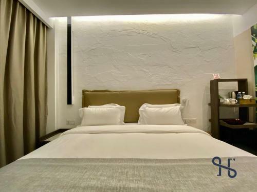 Hotel Jia By Homesuite' Near Imago Mall