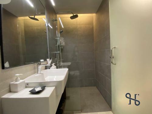 Hotel Jia By Homesuite' Near Imago Mall