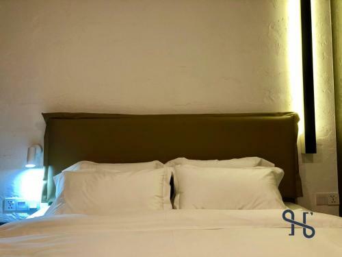 Hotel Jia By Homesuite' Near Imago Mall