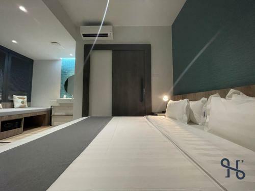 Homesuite' Hotel At Sutera Avenue