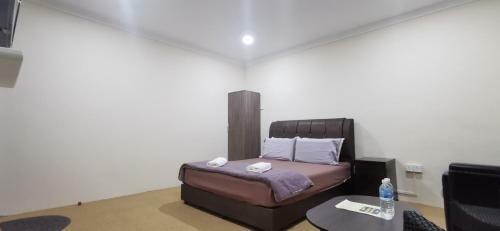 Oyo Home 90372 Greybirds Hostel