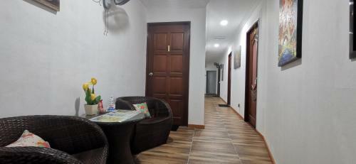Oyo Home 90372 Greybirds Hostel