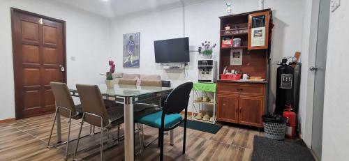 Oyo Home 90372 Greybirds Hostel