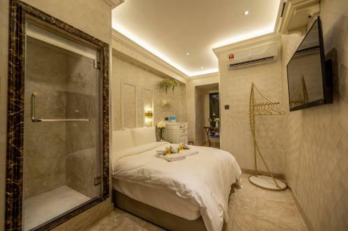 A Residence @ Between Hilton & Cititel Hotel