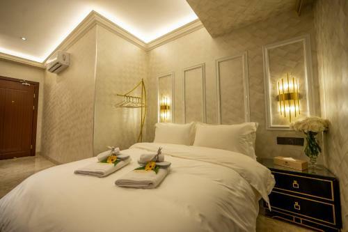 A Residence @ Between Hilton & Cititel Hotel