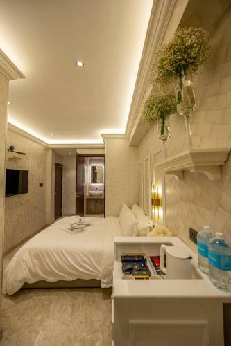 A Residence @ Between Hilton & Cititel Hotel