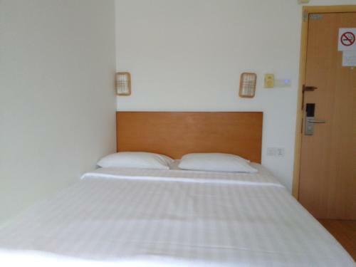 Oyo 90464 Borneo Suites Hotel