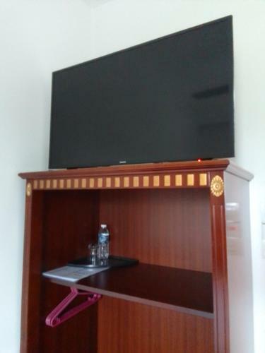 Oyo 90464 Borneo Suites Hotel