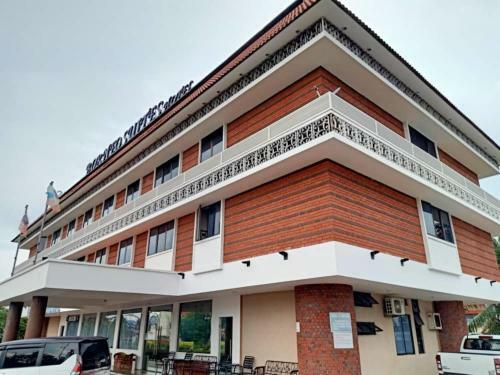 Oyo 90464 Borneo Suites Hotel