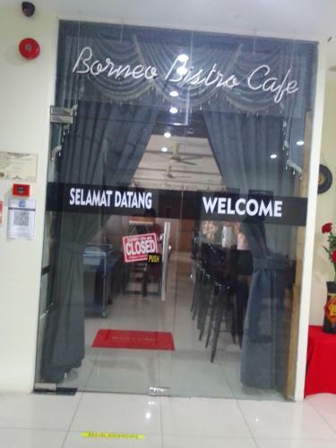 Oyo 90464 Borneo Suites Hotel