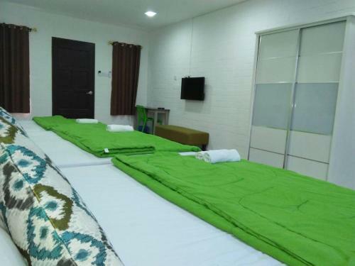 Hotel D Lima Beach Inn
