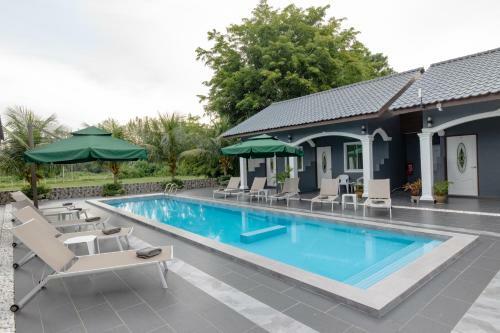 Hotel Cenang Rooms With Pool By Virgo Star Resort