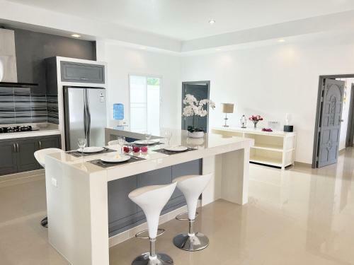 Beautiful 3 Bedrooms Pool Villa In Phuket