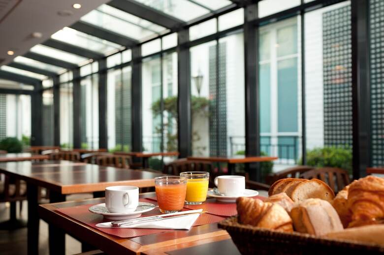 De La Jatte Hotel
