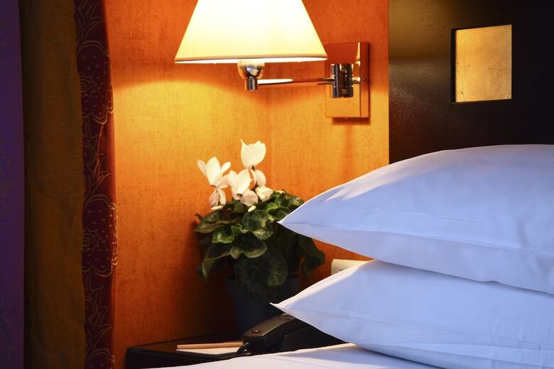 De La Jatte Hotel