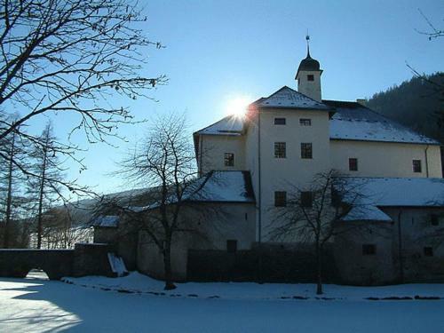 Apartamento Ferienwohnung Schloss Dornbach