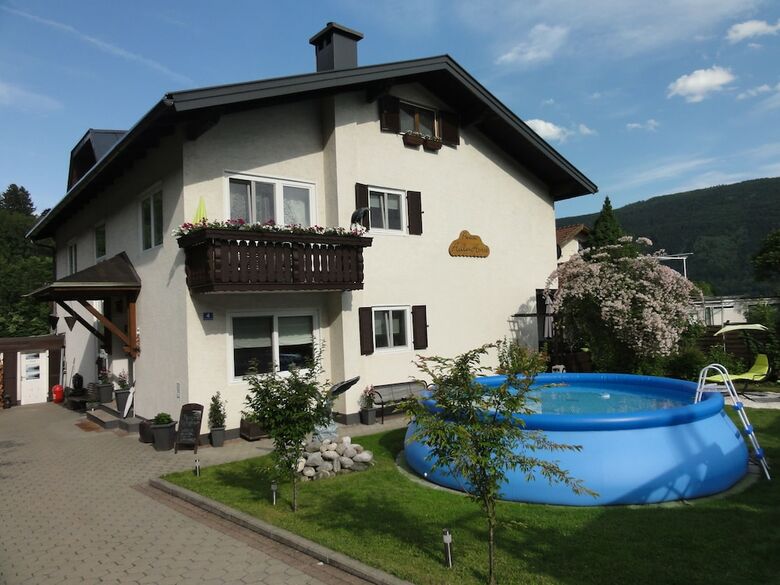 Hostal Pension Adlerhorst