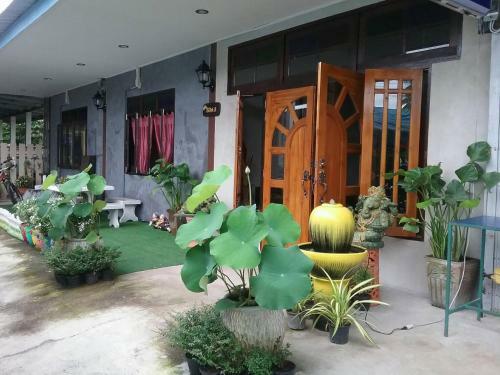 Hostal Sawang Guesthouse