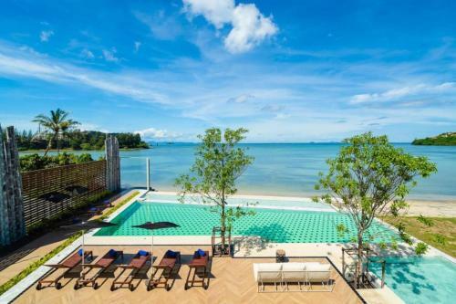 Hotel Charcoal Panwa Beach Sha