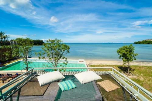 Hotel Charcoal Panwa Beach Sha