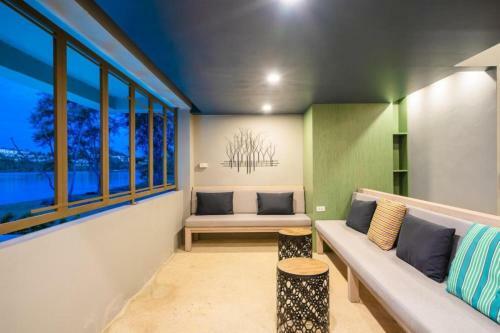 Hotel Charcoal Panwa Beach Sha