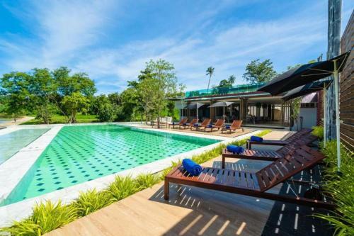 Hotel Charcoal Panwa Beach Sha