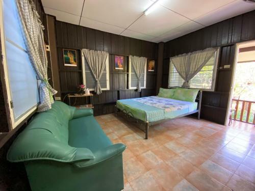 Hotel Tiewpai Park Resort At Koh Si Chang