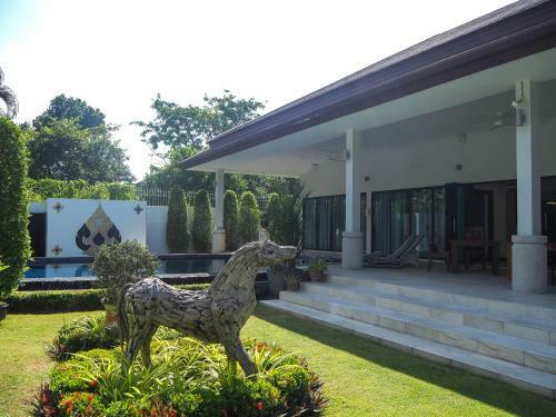 Spacious 4 Bedrooms Private Pool Villa In Phuket