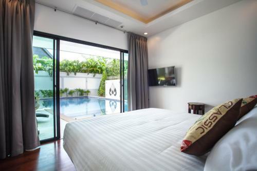 Spacious 4 Bedrooms Private Pool Villa In Phuket